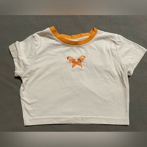 Cropped white shirt with butterfly embroidery